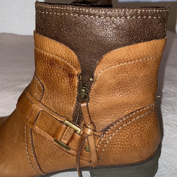 Clarks Boots - Picture 7 of 11